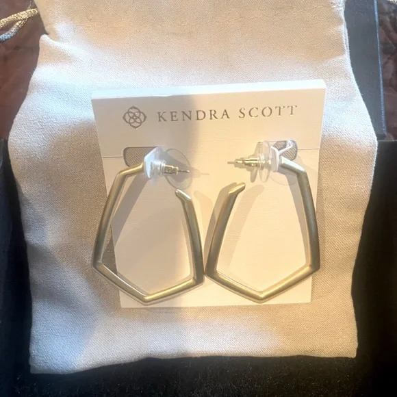 🎉HP🎉NWT Kendra Scott Lonnie Silver Hoop Earrings - Picture 1 of 3